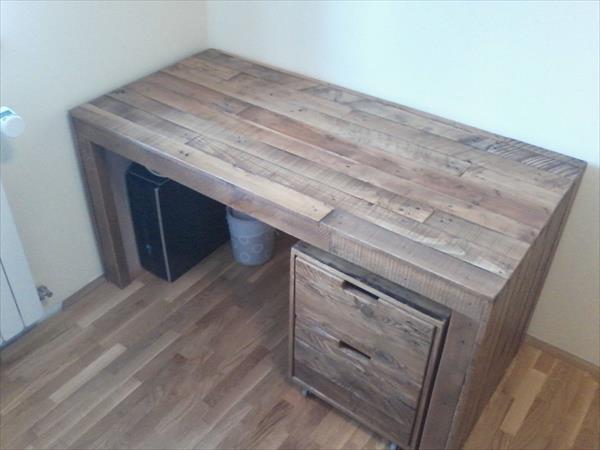 pallet-table-with-drawers